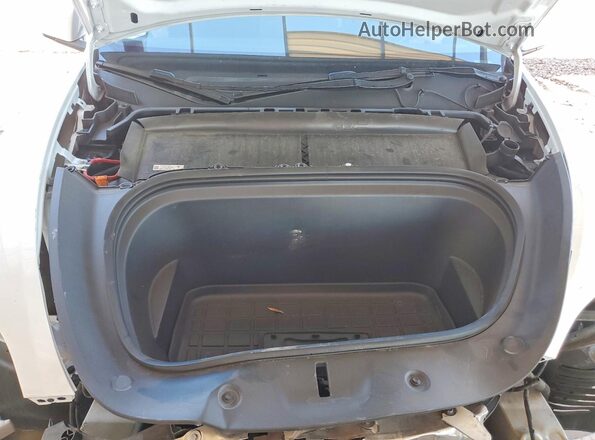 7SAYGDEF7RF179044 2024 TESLA MODEL White Widok wnętrza z tyłu