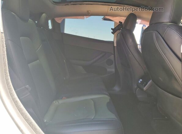 7SAYGDEF7RF179044 2024 TESLA MODEL White Widok tylnych siedzeń