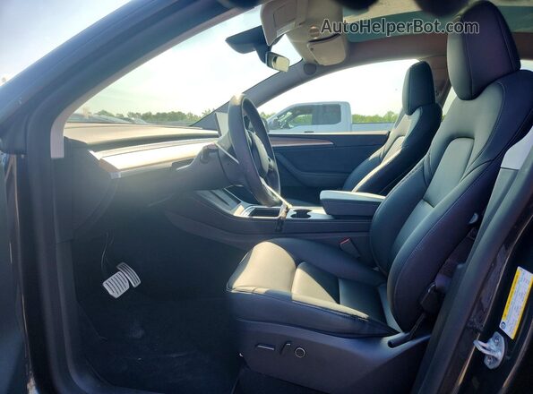 7SAYGDEF7SA350930 2025 TESLA MODEL Gray წინა სალონის ხედი