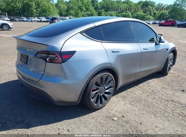 7SAYGDEF8RA310219 2024 TESLA MODEL Y Серебряный Задняя правая четверть