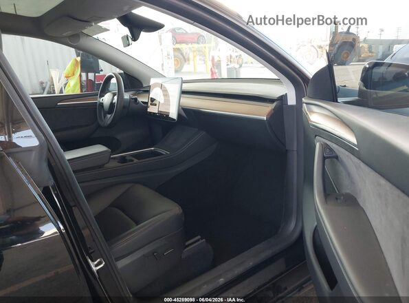 7SAYGDEF9PF925202 2023 TESLA MODEL Y Black Front interior view