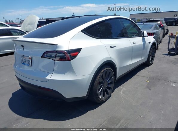 7SAYGDEF9RF126958 2024 TESLA MODEL Y White Հետևի աջ