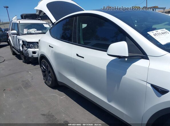 7SAYGDEF9RF126958 2024 TESLA MODEL Y White Սալոնի հետևի տեսք