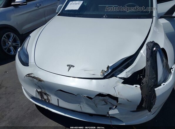7SAYGDEF9RF126958 2024 TESLA MODEL Y White Հետևի տեսք