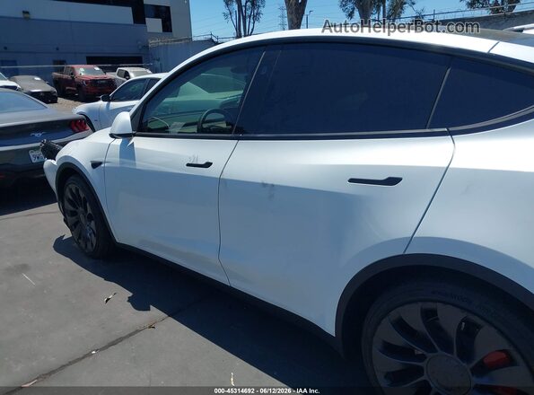 7SAYGDEF9RF126958 2024 TESLA MODEL Y White Սալոնի 360 աստիճան տեսք