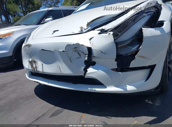 7SAYGDEF9RF126958 2024 TESLA MODEL Y White Առջևի վահանակի տեսք