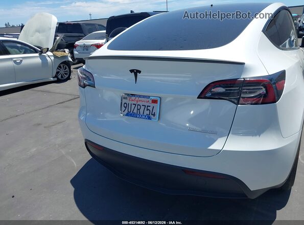 7SAYGDEF9RF126958 2024 TESLA MODEL Y White 