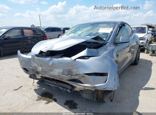 7SAYGDEFXRA327636 2024 TESLA MODEL Y Gray Առջևի ձախ երեք քառորդ տեսարան