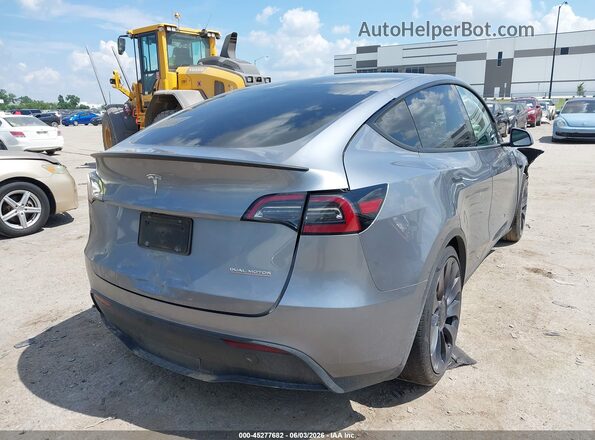 7SAYGDEFXRA327636 2024 TESLA MODEL Y Gray Հետևի աջ