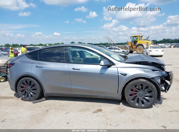 7SAYGDEFXRA327636 2024 TESLA MODEL Y Gray Սարքավորումների վահանակի տեսք