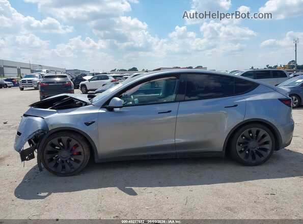 7SAYGDEFXRA327636 2024 TESLA MODEL Y Gray Սալոնի հետևի տեսք