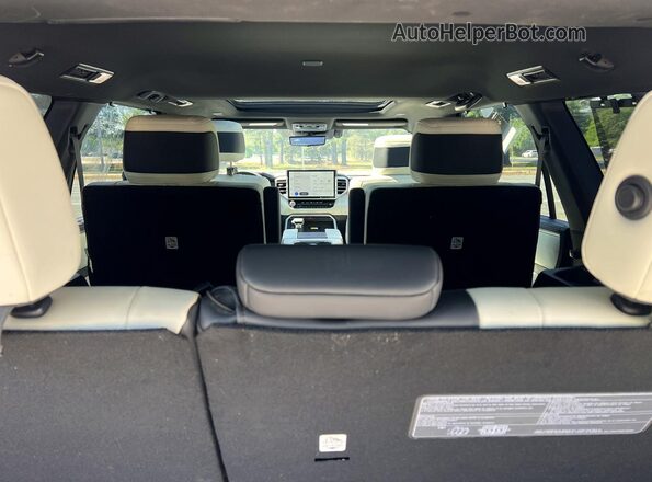 7SVAAAAA8PX002228 2023 TOYOTA SEQUOIA Gray Սարքավորումների վահանակի տեսք