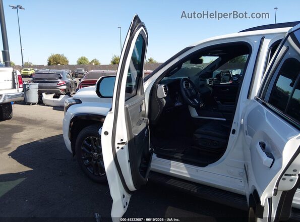 7SVAAABA0RX022877 2024 TOYOTA SEQUOIA White Սալոնի դիմացի տեսք