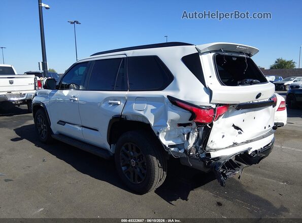 7SVAAABA0RX022877 2024 TOYOTA SEQUOIA White Սալոնի 360 աստիճան տեսք