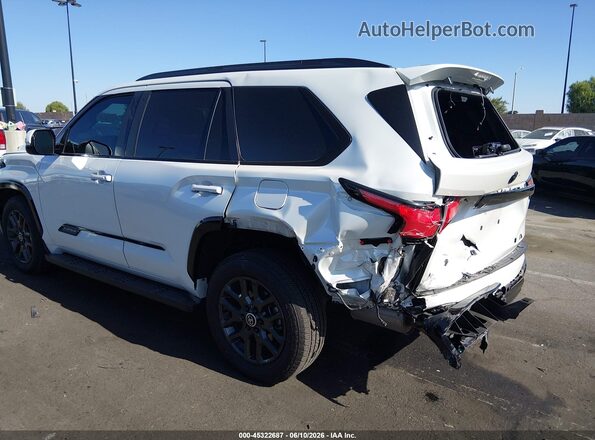 7SVAAABA0RX022877 2024 TOYOTA SEQUOIA White Դիմացի տեսք