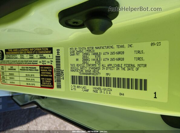 7SVAAABA0RX022877 2024 TOYOTA SEQUOIA White Շարժիչի բաժամունքի տեսք