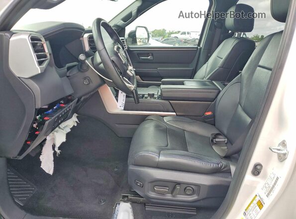 7SVAAABA1PX012579 2023 TOYOTA SEQUOIA White წინა სალონის ხედი