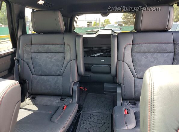 7SVAAABA1TX077653 2026 TOYOTA SEQUOIA Black Հետևի նստատեղերի տեսք