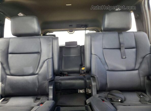 7SVAAABA3RX041259 2024 TOYOTA SEQUOIA White Vista de los asientos traseros