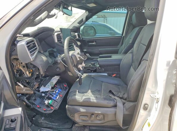 7SVAAABA3RX041259 2024 TOYOTA SEQUOIA White Vista interior delantera