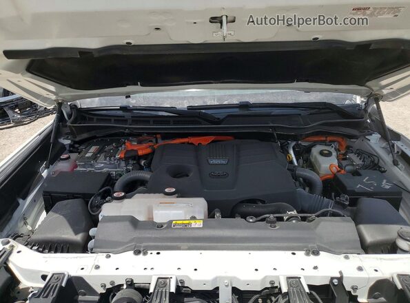 7SVAAABA3RX041259 2024 TOYOTA SEQUOIA White Vista del compartimento del motor