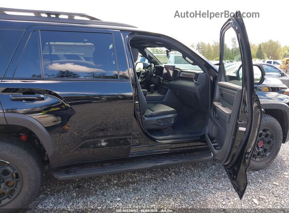 7SVAAABA3SX070282 2025 TOYOTA SEQUOIA Black Front interior view