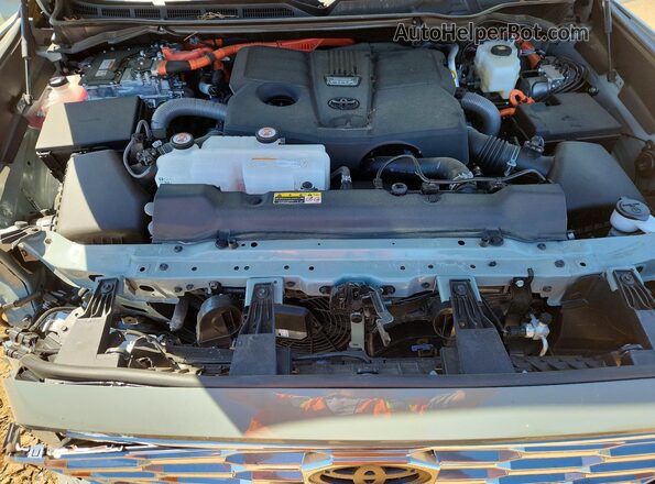 7SVAAABA4SX070257 2025 TOYOTA SEQUOIA Green ძრავის განყოფილების ხედი