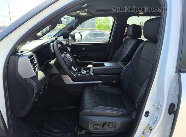 7SVAAABA4TX083561 2026 TOYOTA SEQUOIA White Vista interior delantera