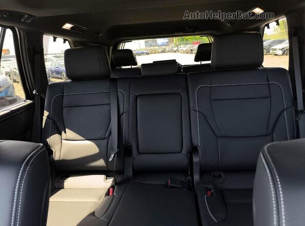 7SVAAABA4TX083561 2026 TOYOTA SEQUOIA White Vista interior trasera