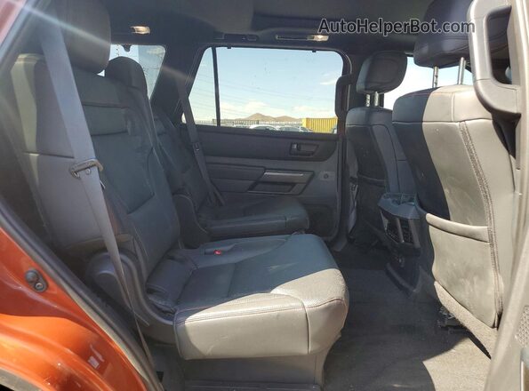 7SVAAABA5RX025094 2024 TOYOTA SEQUOIA Оранжевый Вид задней части салона