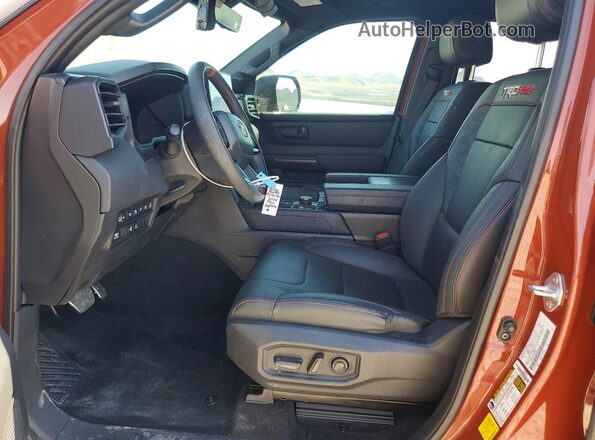 7SVAAABA5RX025094 2024 TOYOTA SEQUOIA Оранжевый Вид салона спереди