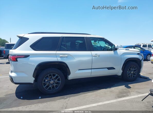7SVAAABA5RX048004 2024 TOYOTA SEQUOIA White Սալոնի 360 աստիճան տեսք
