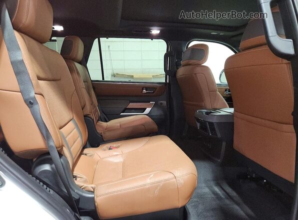 7SVAAABA5SX061082 2025 TOYOTA SEQUOIA Белый Вид задней части салона