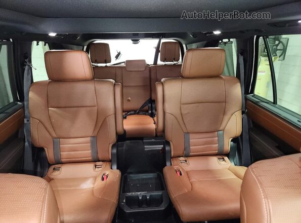 7SVAAABA5SX061082 2025 TOYOTA SEQUOIA Белый Вид задних сидений