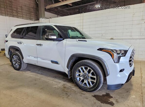 7SVAAABA5SX061082 2025 TOYOTA SEQUOIA Белый Передняя правая четверть