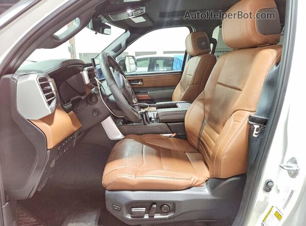 7SVAAABA5SX061082 2025 TOYOTA SEQUOIA Белый Вид салона спереди