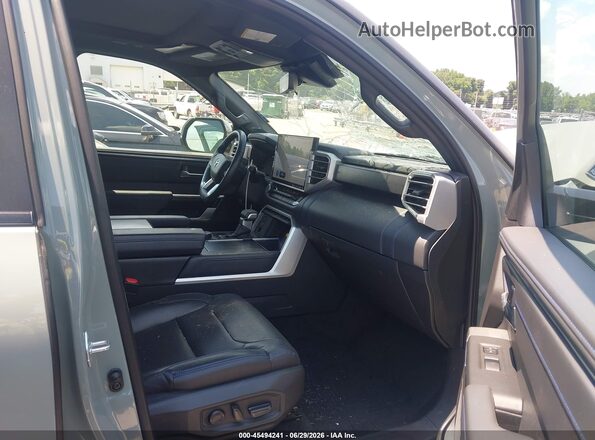 7SVAAABA7RX026795 2024 TOYOTA SEQUOIA Gray Front interior view