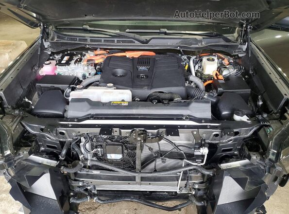 7SVAAABA7RX046755 2024 TOYOTA SEQUOIA Gray Vista del compartimento del motor