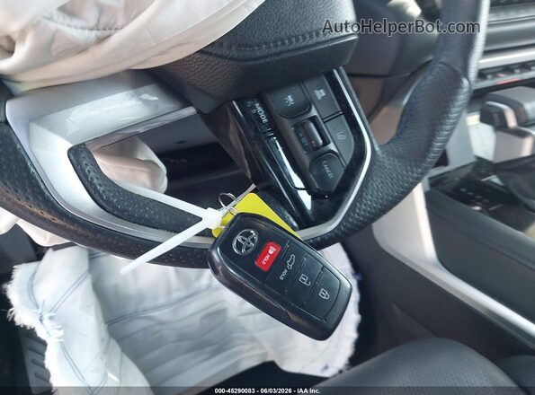 7SVAAABA9PX013561 2023 TOYOTA SEQUOIA Gray Widok deski rozdzielczej