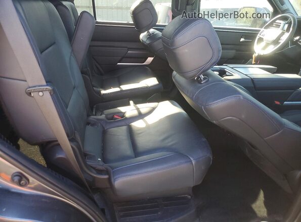 7SVAAABA9PX015102 2023 TOYOTA SEQUOIA Charcoal Widok wnętrza z tyłu