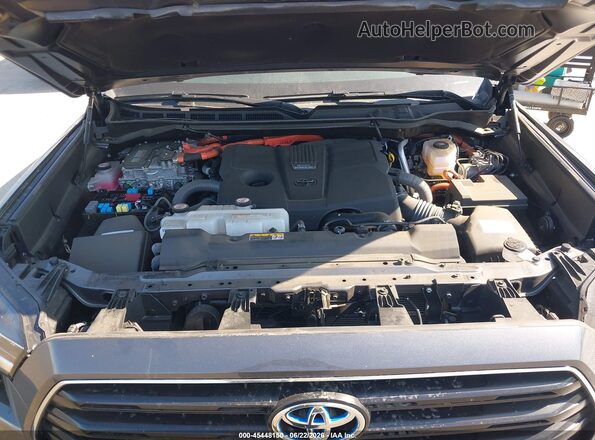 7SVAAABA9RX046255 2024 TOYOTA SEQUOIA Серый Вид сзади