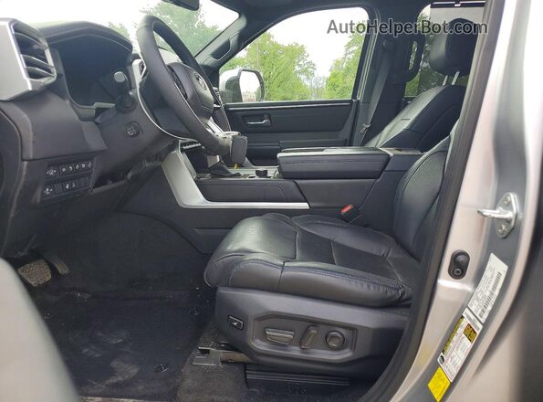 7SVAAABAXSX065581 2025 TOYOTA SEQUOIA Silver წინა სალონის ხედი