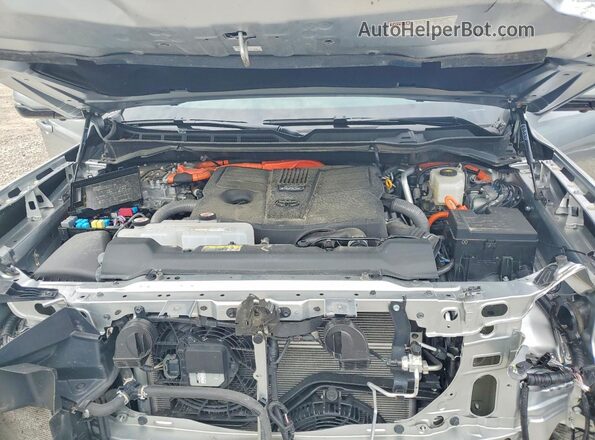 7SVAAABAXSX065581 2025 TOYOTA SEQUOIA Silver ძრავის განყოფილების ხედი