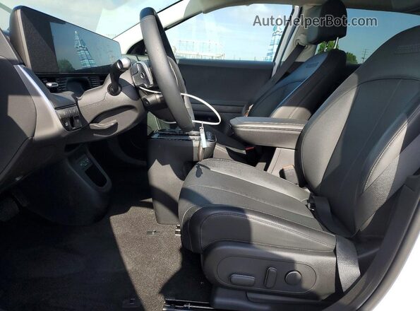 7YAKN4DA0SY028933 2025 HYUNDAI IONIQ White Vista interior delantera