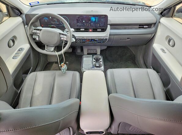 7YAKN4DA3SY038436 2025 HYUNDAI IONIQ Black Vista del salpicadero