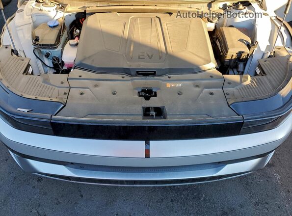 7YAKN4DA7SY009814 2025 HYUNDAI IONIQ Silver უკანა სალონის ხედი