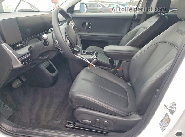 7YAKNDDC7SY021706 2025 HYUNDAI IONIQ White Vista interior delantera