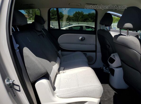 7YAMTFS3XTY002596 2026 HYUNDAI IONIQ Gray Rear interior view