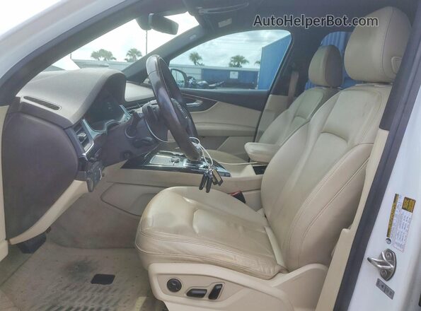 WA1LAAF75HD033692 2017 AUDI Q7 White Dashboard view