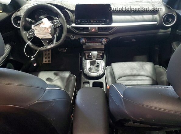 3KPF54AD8RE780113 2024 KIA FORTE Charcoal Vista del cuadro de instrumentos